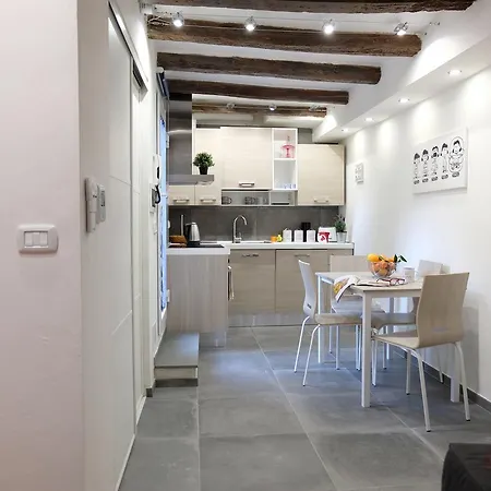 San Vitale Portici Flat